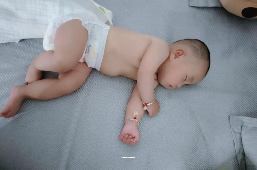 果洛三个月宝宝抬头不稳